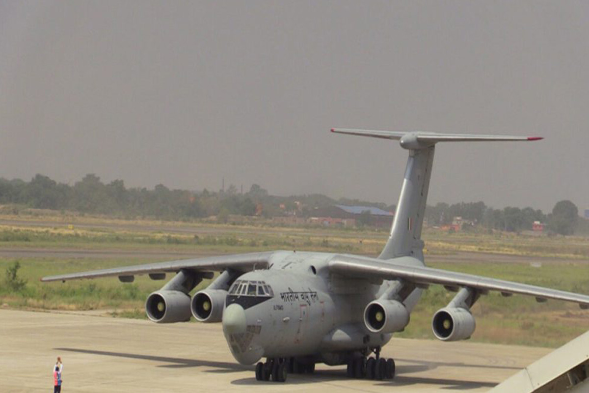गौतमबुद्ध अन्तर्राष्ट्रिय विमानस्थलमा भारतीय वायुसेनाको विमान 